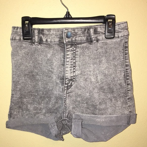 H&M Grey Highwaisted Shorts - Picture 1 of 3